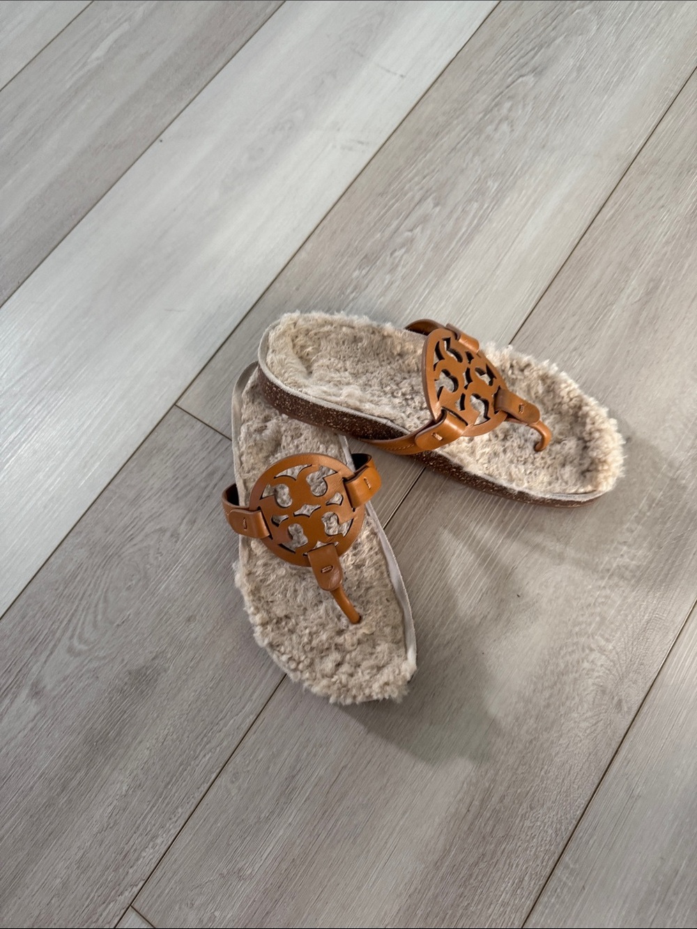 Tory Burch Tan Leather Logo Thong Sandals with Cream Faux-Shearling
